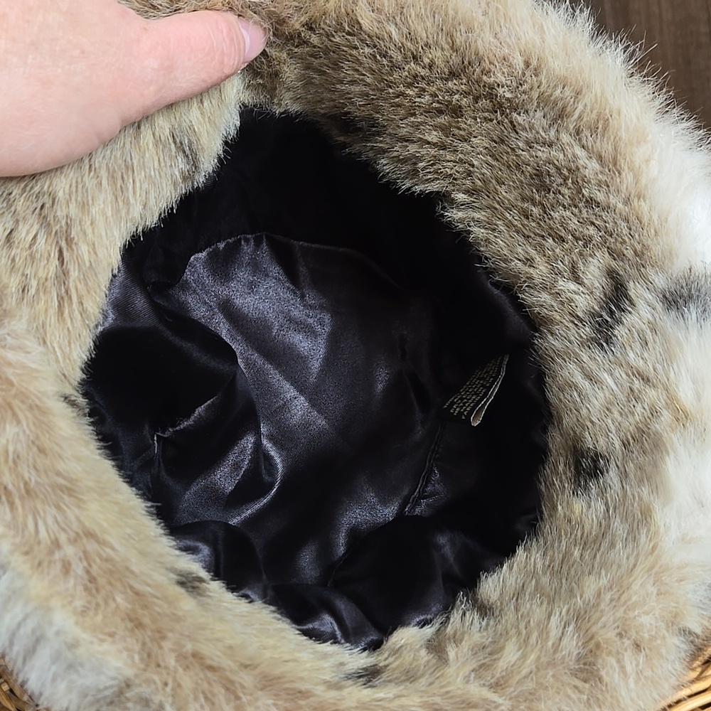 Danier Faux Fur Bucket Hat Leopard Print Plush Winter Cozy Luxe Statement - Picture 6 of 10